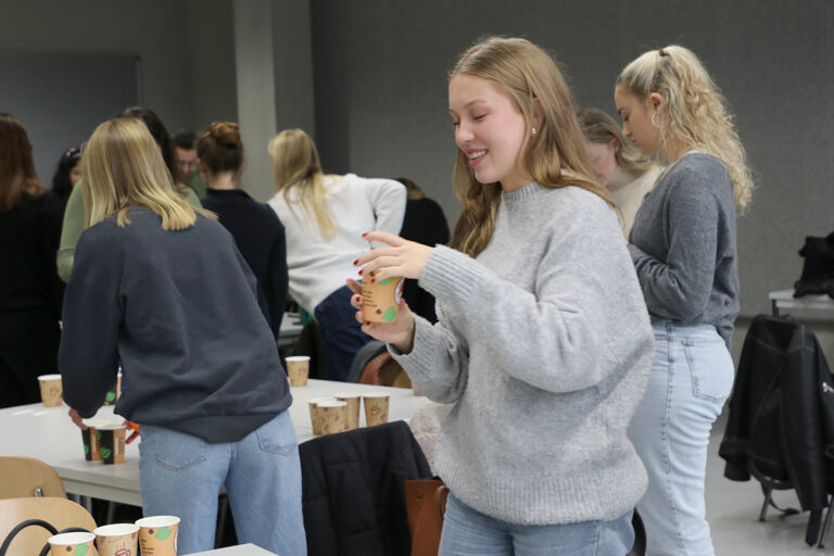 Studierende lernen sich kennen.