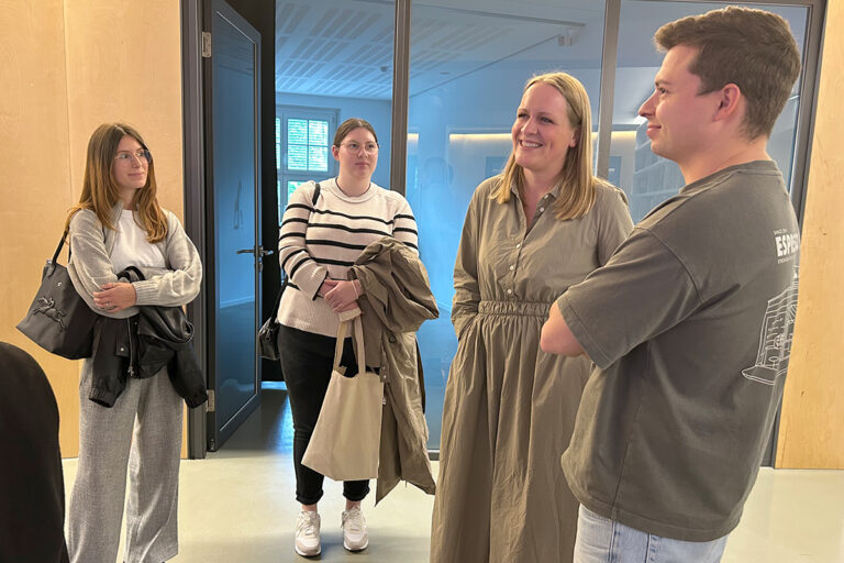 Exkursionsgruppe bei JvM