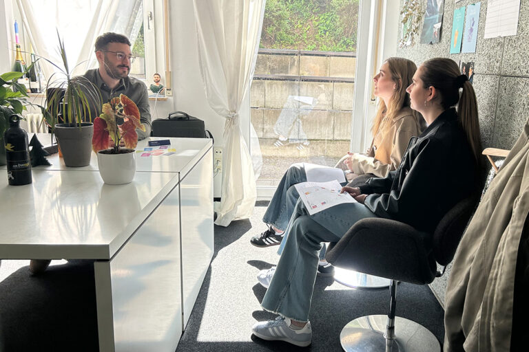 Speed-Dating zur Jobbeschreibung.